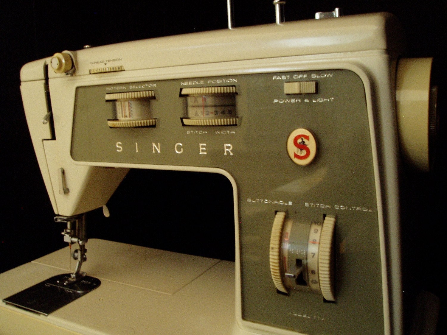 Vintage Singer Sewing Machine Stylist Model 774 by Retrofi