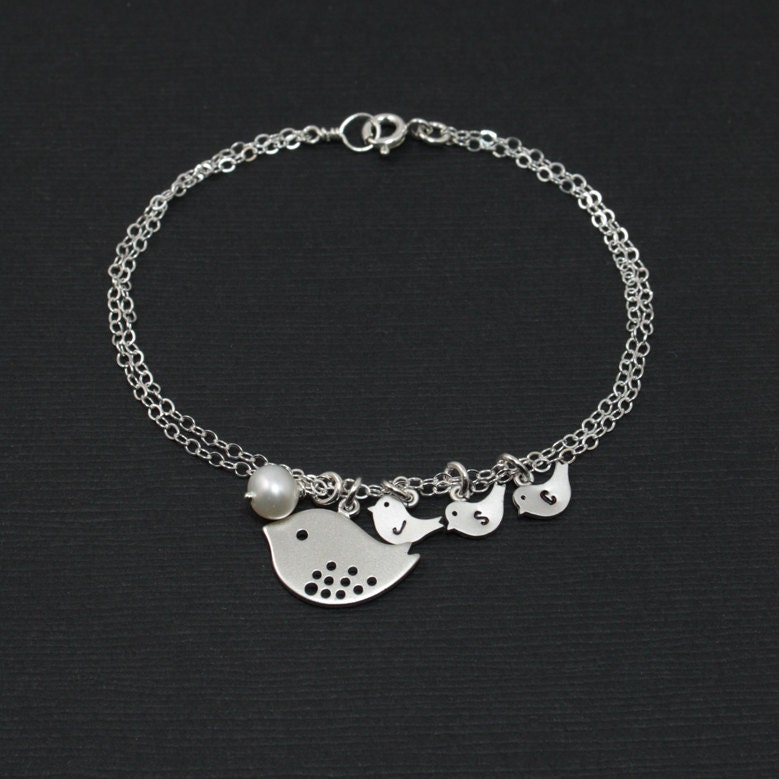Personalized Silver Bird Bracelet.Mama bird and Baby Birds Silver Bracelet. Grandma Jewelry.