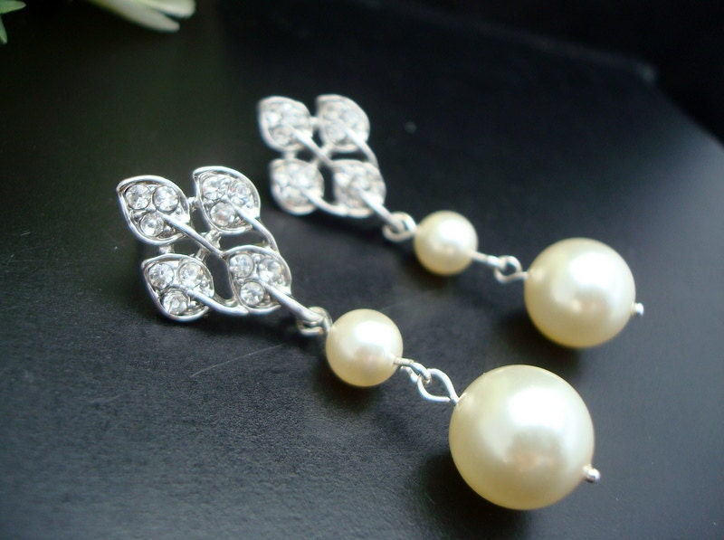Pearl Bridal Earrings,Ivory or White Pearls,Bridal Stud Rhinestones Earrings,Bridal Stud Earrings,Bridal Statement Earrings,Silver,Pearl,KAY