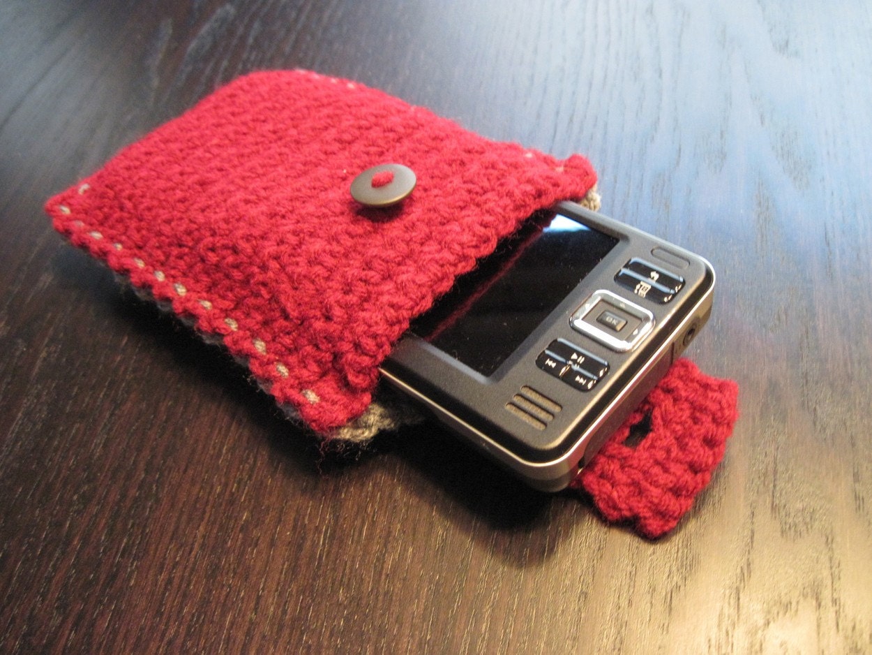 Red and Grey Crochet MP3 or Nintendo DS Pouch