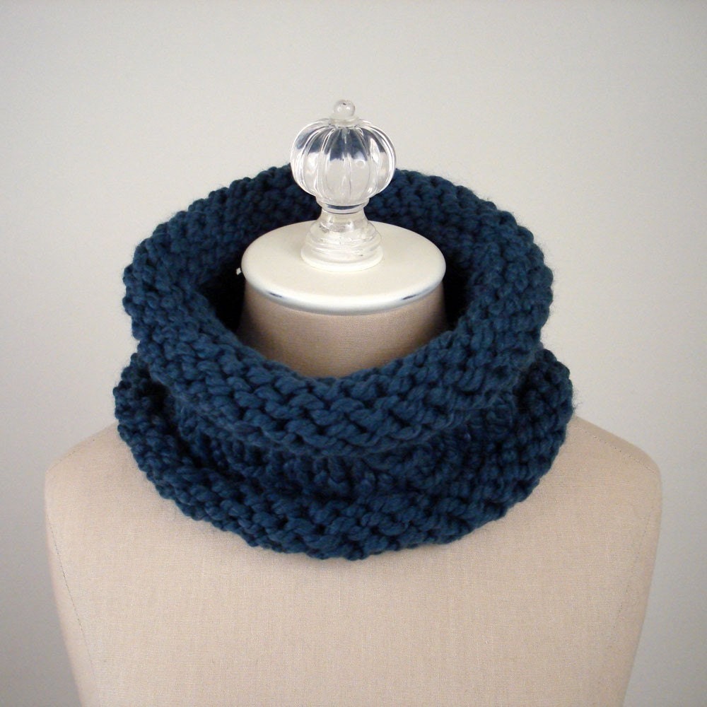 Knitting Pattern / Chunky Textured Cowl Mariner by ...
