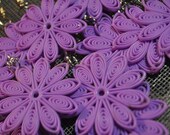 SWIRLY Daisy LAVENDAR Dangling Earrings Summer / Spring time fun FrEe ShiPPinG