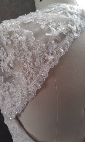 Mermaid Bridal Gown Wedding Dress with Satin and French Alencon Lace
