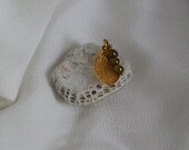 Gold pendant with pearls