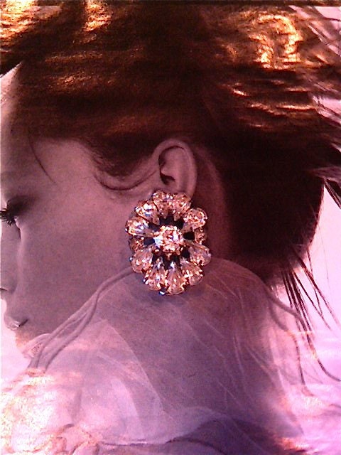 WEISS 1950s Signed Clip on EARRINGS grey rhinestones Designer Vintage Jewelry artedellamoda