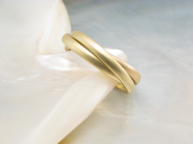handmade 18k gold rolling ring / Trinity ring / Russian wedding ring