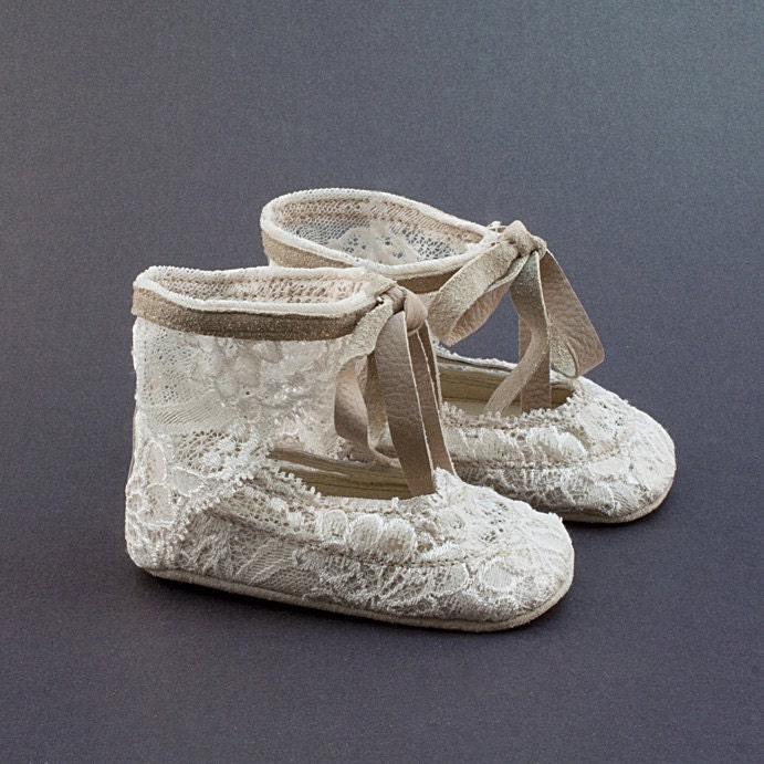 Baby shoes from lace-covered beige leather
