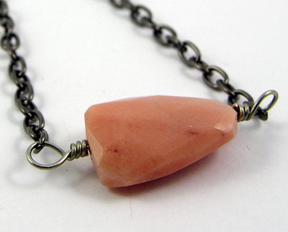 Necklace gemstone healing stone peach aventurine faceted flat nugget lightweight aluminium bronze tone free shipping teamt