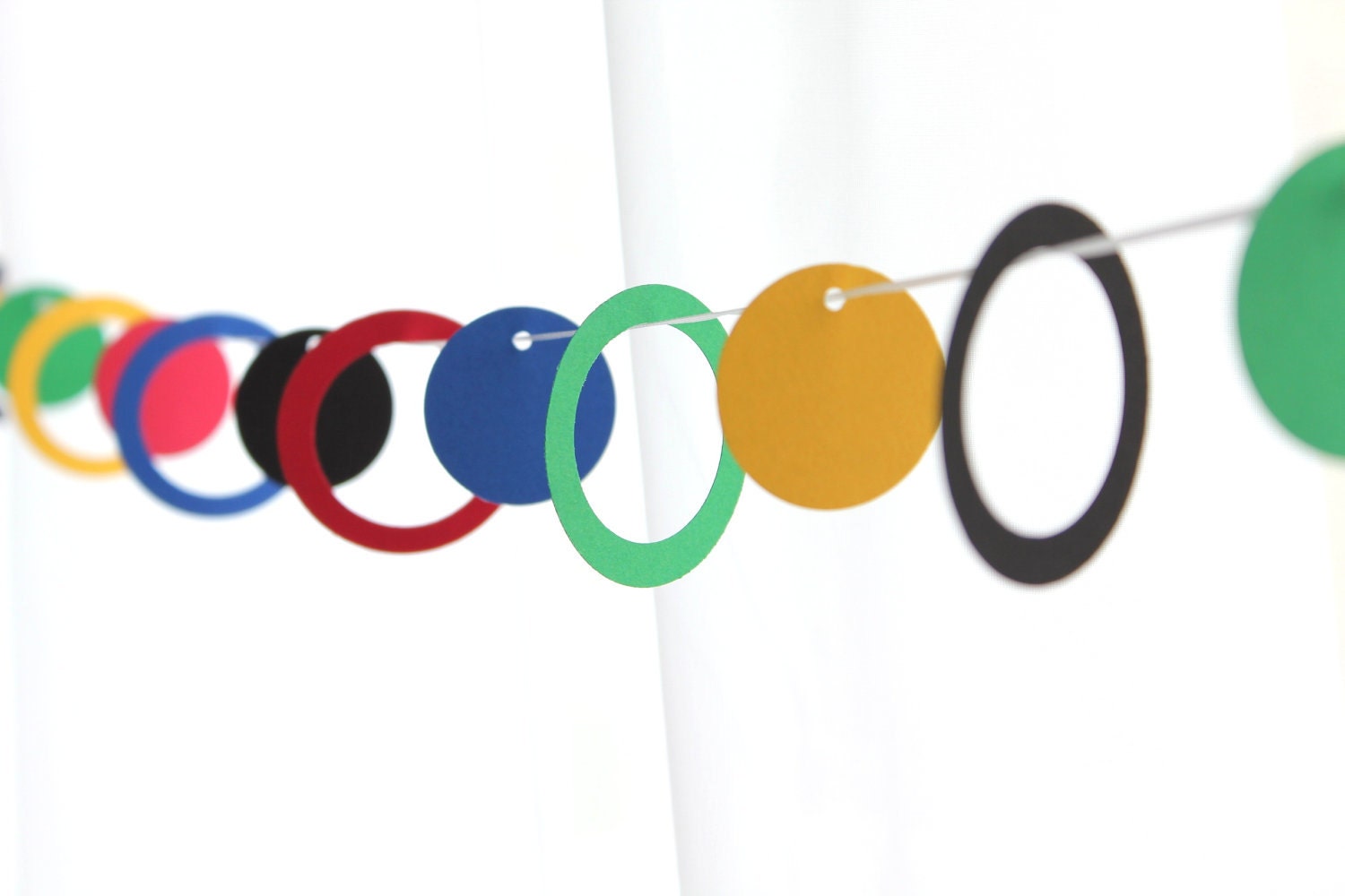 6 Foot - Circle Center Garland - available in your choice of colors  -  Perfect for Parties, Bridal or Baby Showers