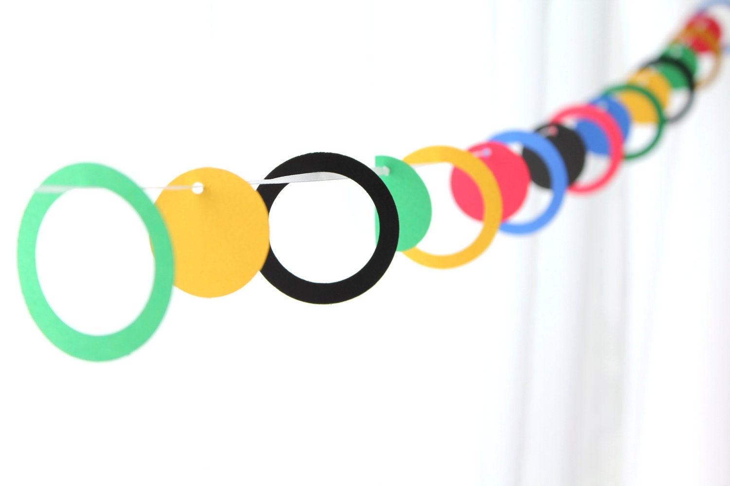 6 Foot - Circle Center Garland - available in your choice of colors  -  Perfect for Parties, Bridal or Baby Showers
