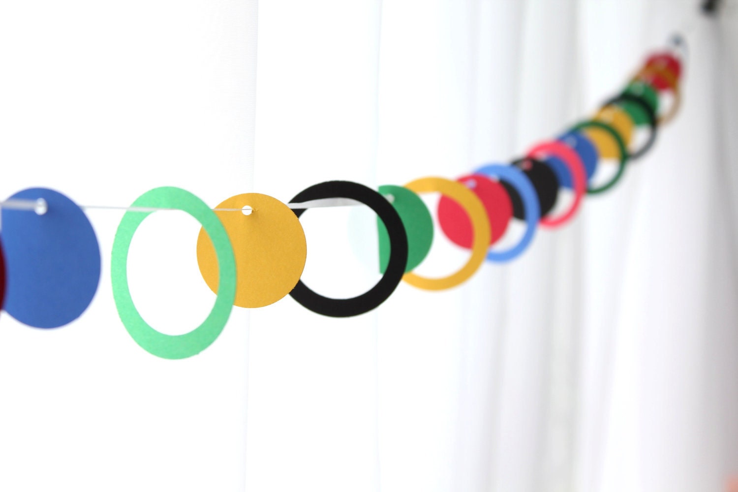 6 Foot - Circle Center Garland - available in your choice of colors  -  Perfect for Parties, Bridal or Baby Showers