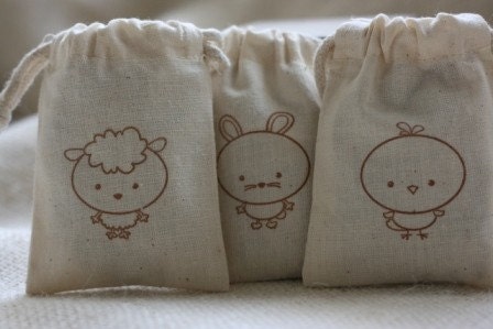 muslin gift favor bags Three FriEnDs x12, muslin baby shower gift bags, goody bags, muslin gift bags
