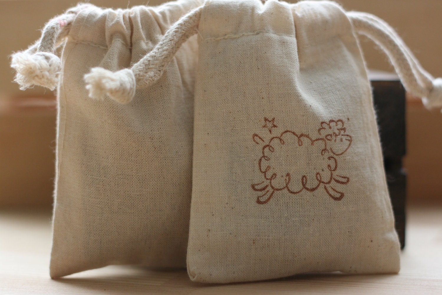 cotton muslin favor gift bag, FLuFfY LaMb x20 muslin wedding favor bags, favor bags for baby shower, soaps, candies
