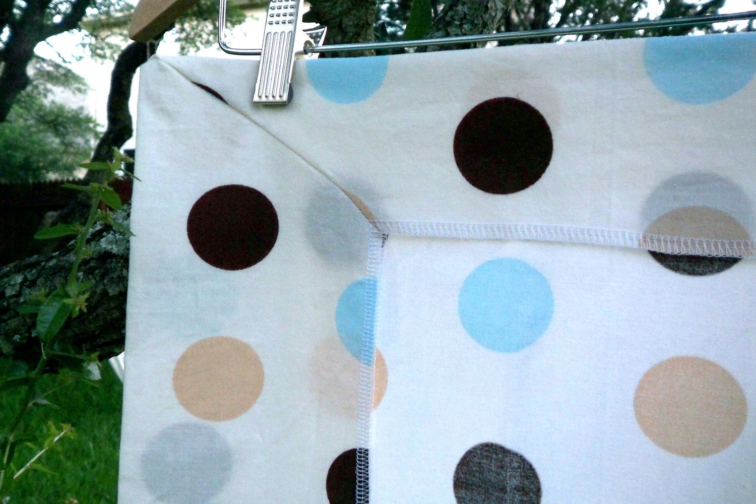 Play Yard Sheet, large blue and brown dots on cream