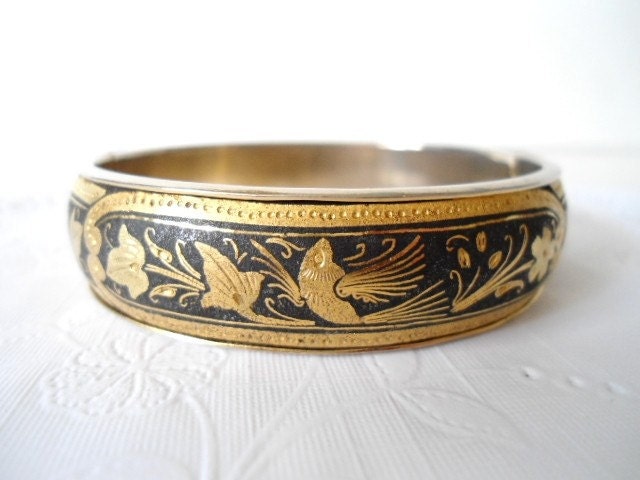 Vintage Damascene Etched Bird of Paradise Hinged Bracelet - Bangle - Black & Gold - 1950