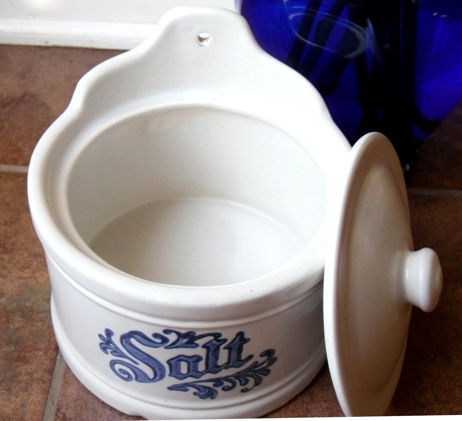 Vintage Pfaltzgraff Yorktowne Salt Box Crock USA