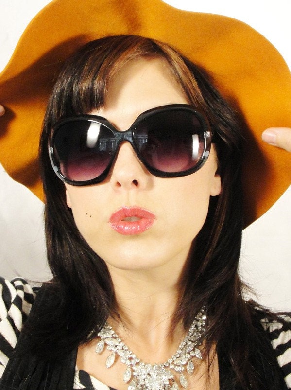 LA PETITE ROSE Vintage Large Round Mod Sunglasses Black