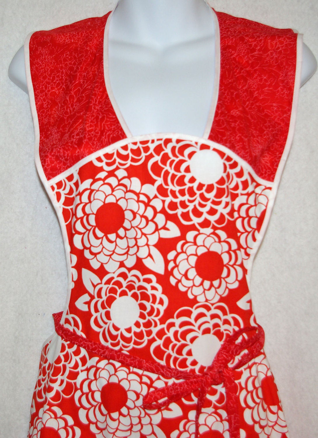 Red Dahlia Vintage Style Apron Free Shipping - AGiftToTreasure