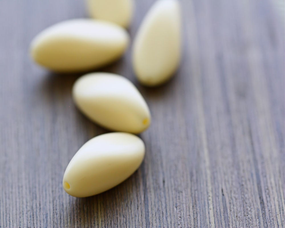 Vintage Lucite Beads . Ivory Teardrop . Low stock 2 lots only
