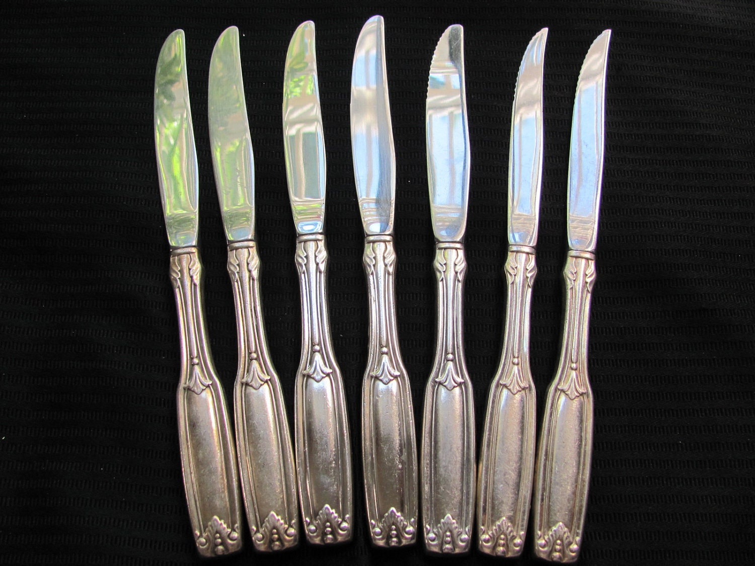 Silverware - Baronet Pattern 1962 - 7 Vintage Silver Plate Dinner Knives