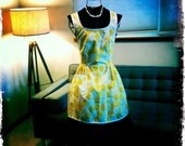 Woman's Apron Vintage fitted full apron with criss cross back in lemon yellow.