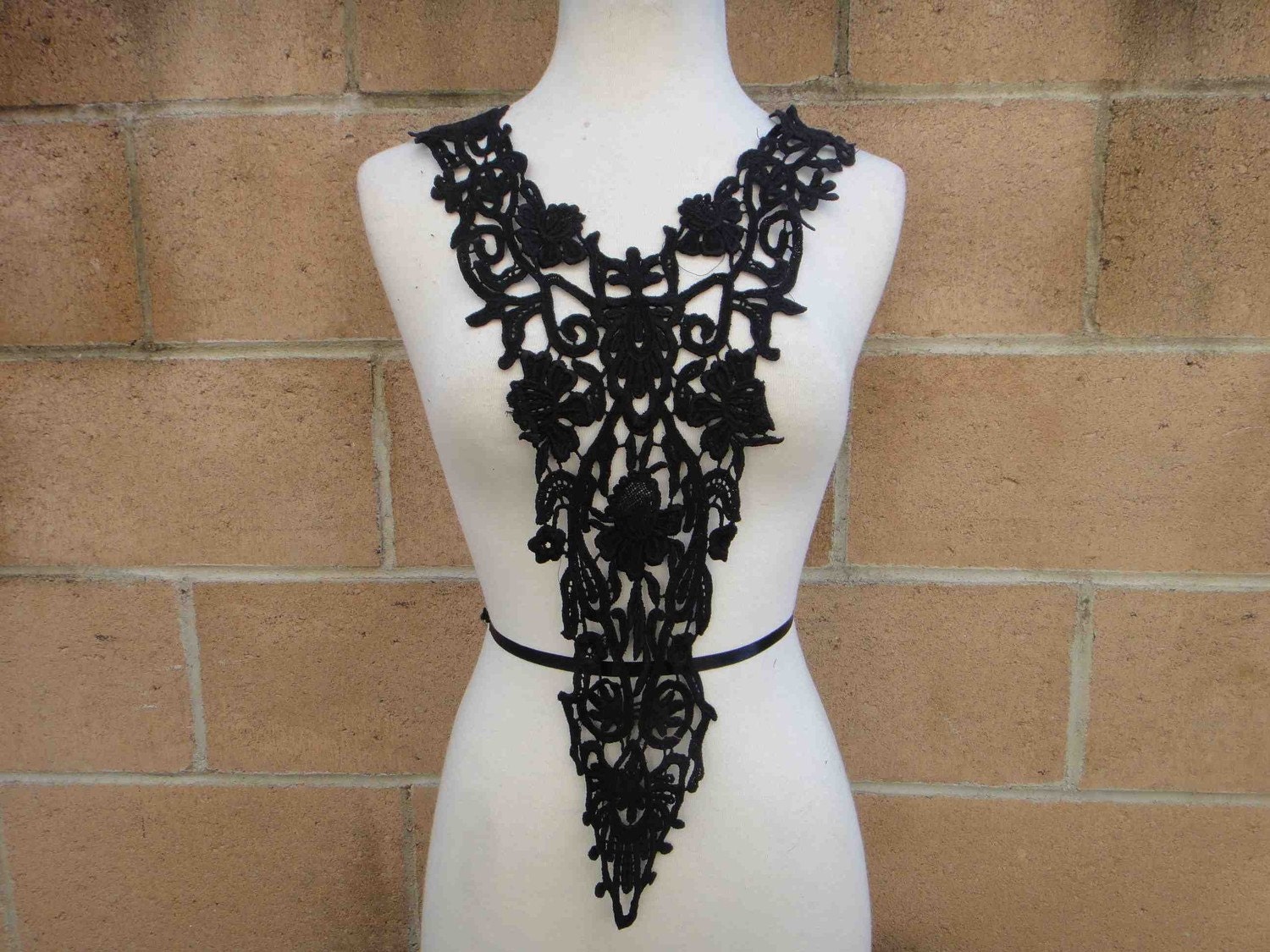 Very cute black venice applique 1 piece listing