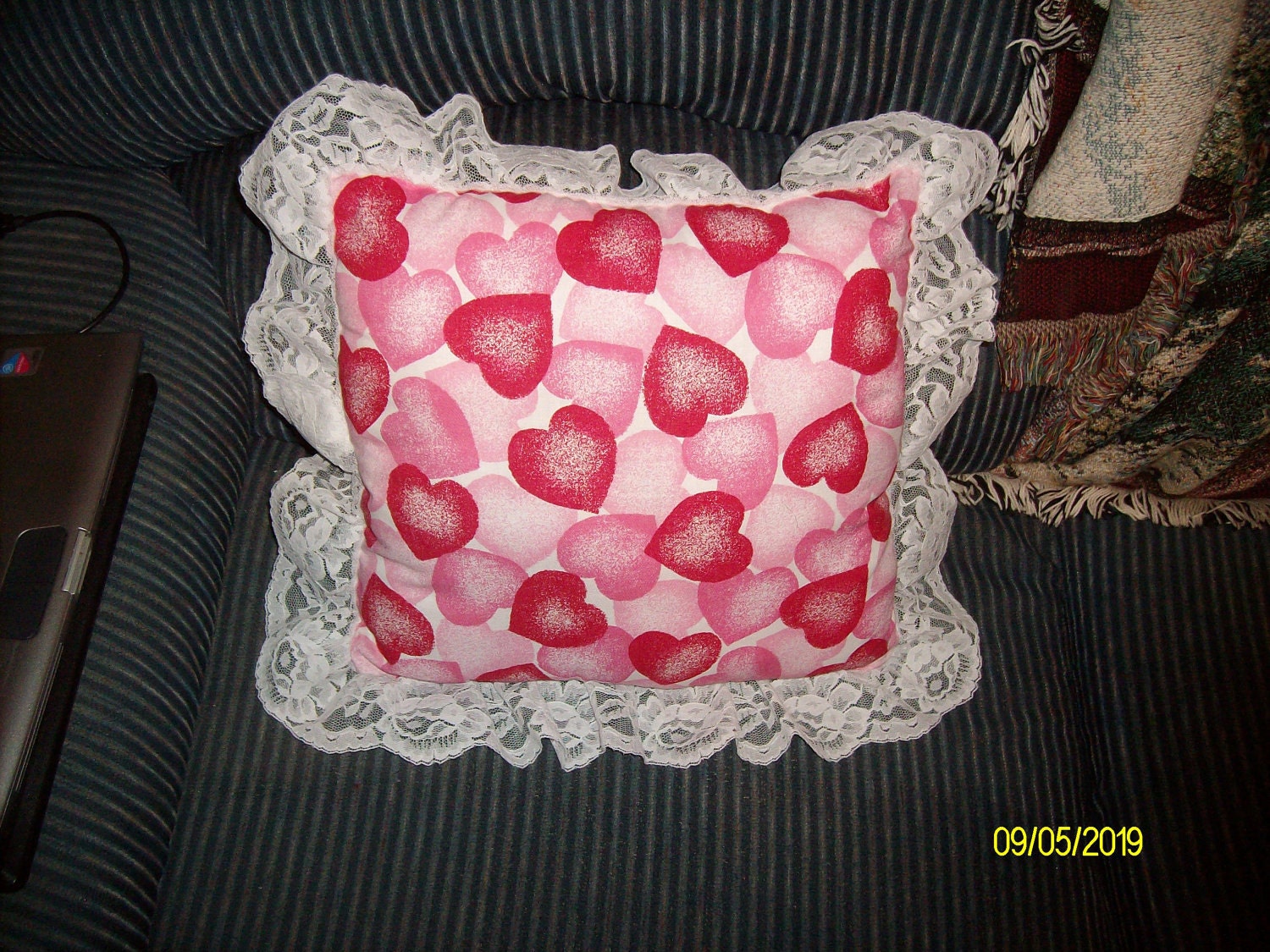 SquaRe PiLLow with PiNk and Red HeaRts--FREE SHIPPING in the US--ooak