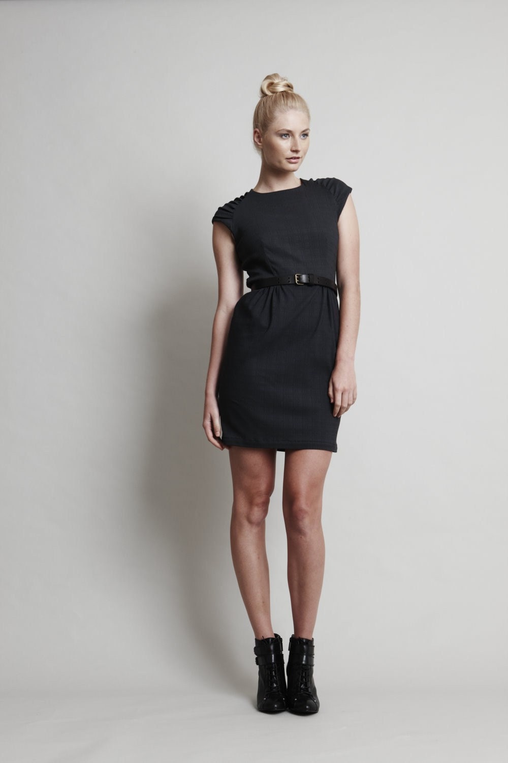 Cinder Dress - Grey/Green Round neck, above knee dress with shoulder gathers