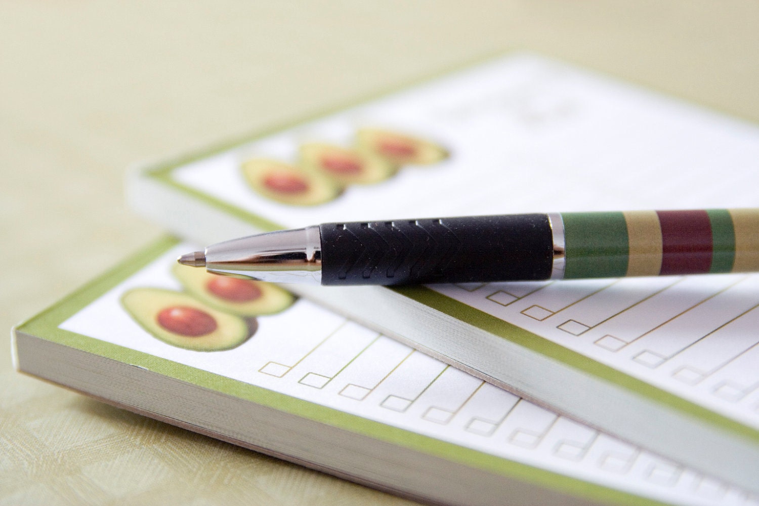 Avocado Grocery List - Magnetic Notepad and Pen Set