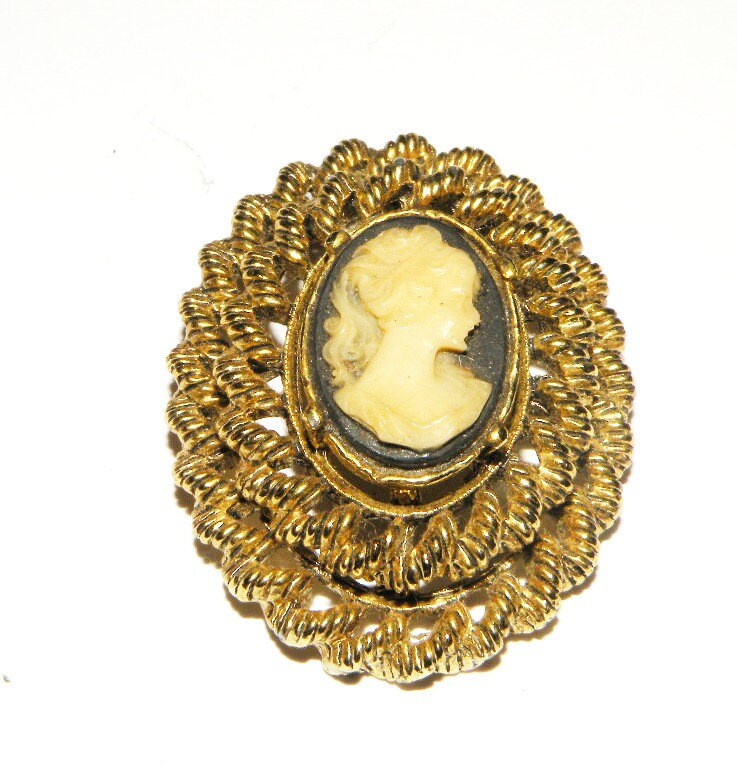 Vintage Gerrys Cameo Gold Toned Brooch Costume Jewelry