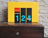 Like New Vintage Kodak Instamatic 124 with Flash Bulbs and Manual
