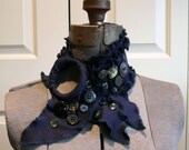 Extra high ruffled jersey collar in navy blue with vintage buttons