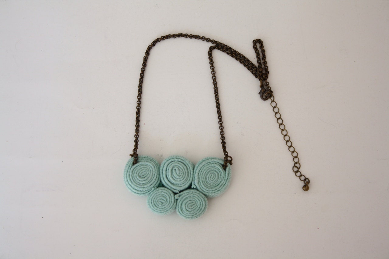 5 circles necklace / celadon