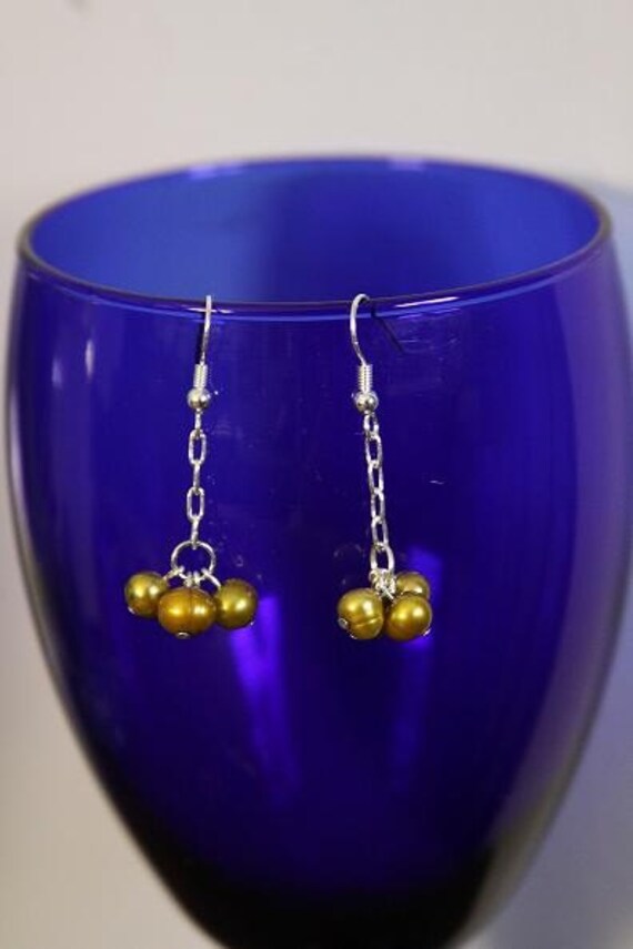 Long Danglng Green Pearl Cluster Earrings