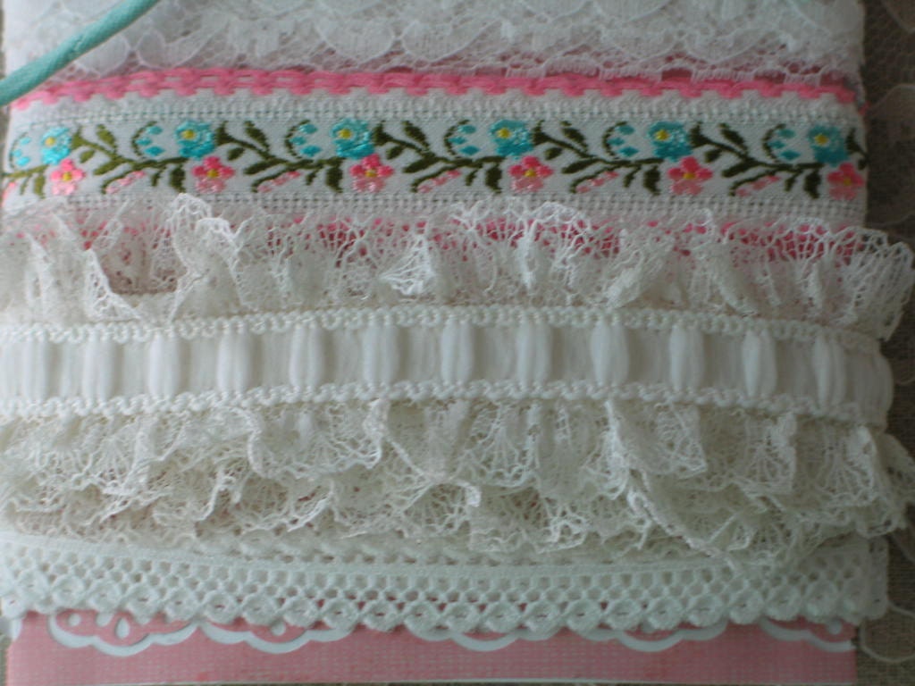 VINTAGE LACE, WHITE, Wide, 7 Yards, Pink And Aqua Trim, Embellishments, Shabby Chic.