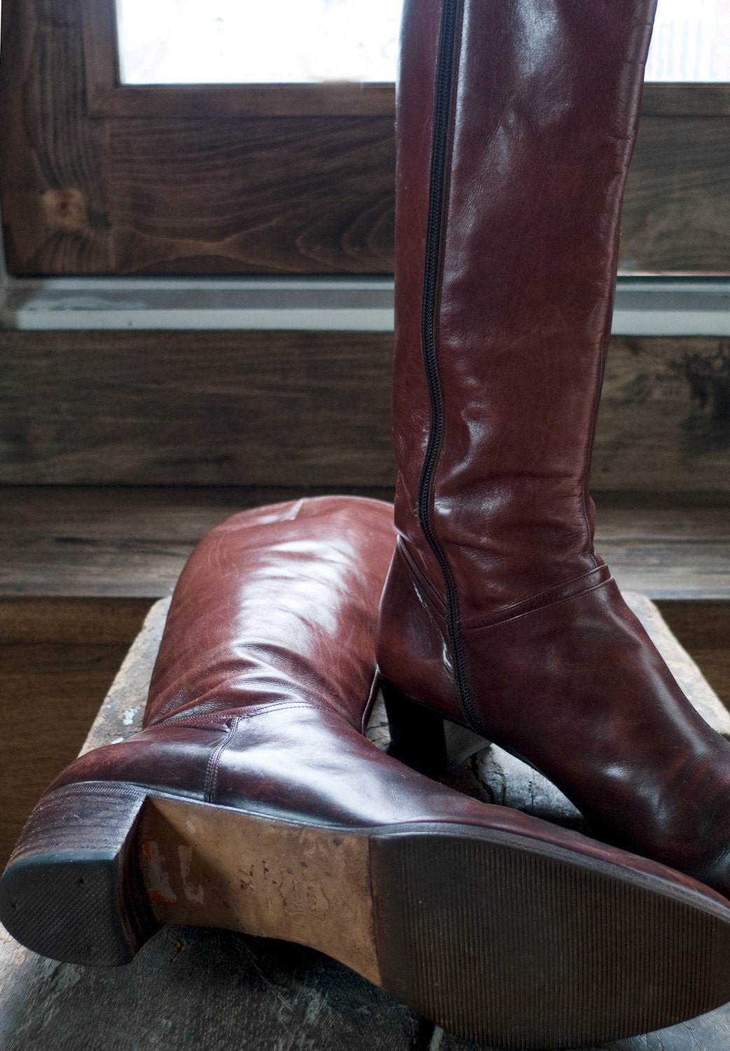 Vintage FERRAGAMO BOOTS, chocolate brown italian leather... size 7.5 B
