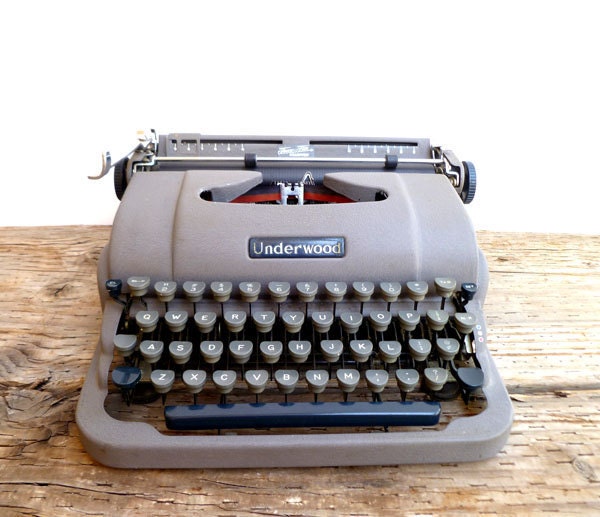 Typewriter - 1950s Underwood Finger Flite Champion Typewriter