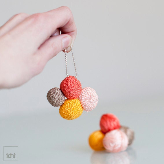 Crochet necklace. Reversible.