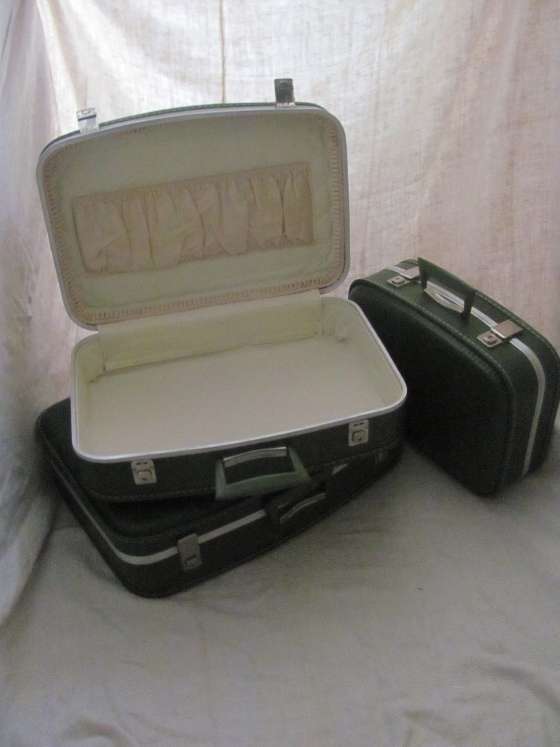 Vintage  matched luggage set in avocado green
