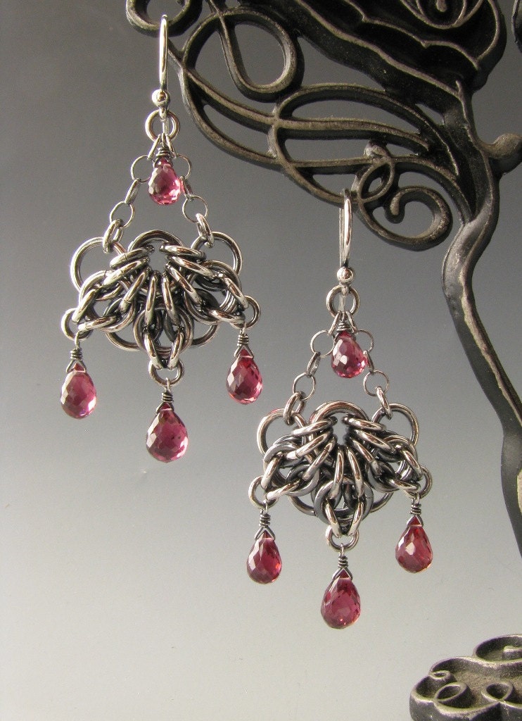 Celtic Fan Chainmaille Earrings with Garnet