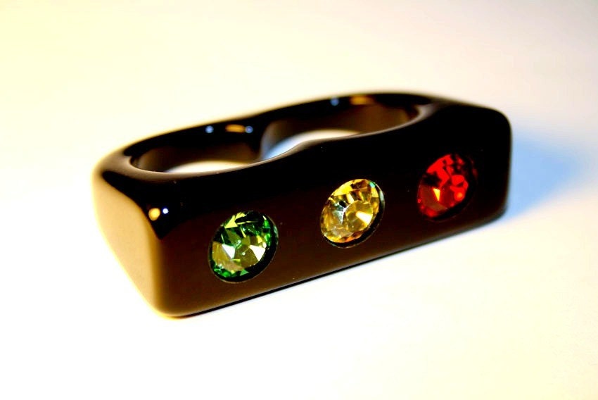 rasta swarovski two finger ring