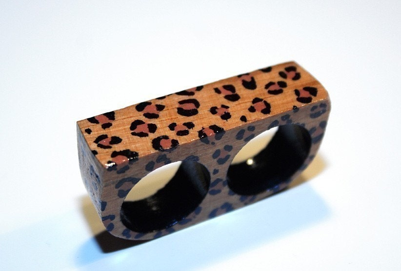 two finger ring leopard