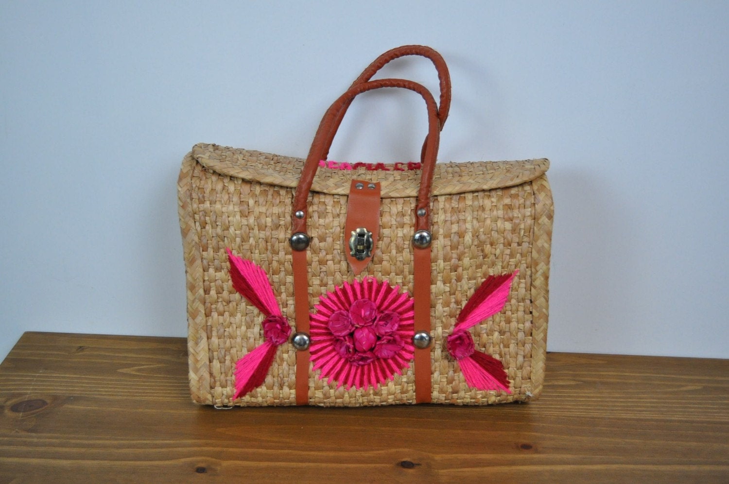 Medium Straw Vacation Bag