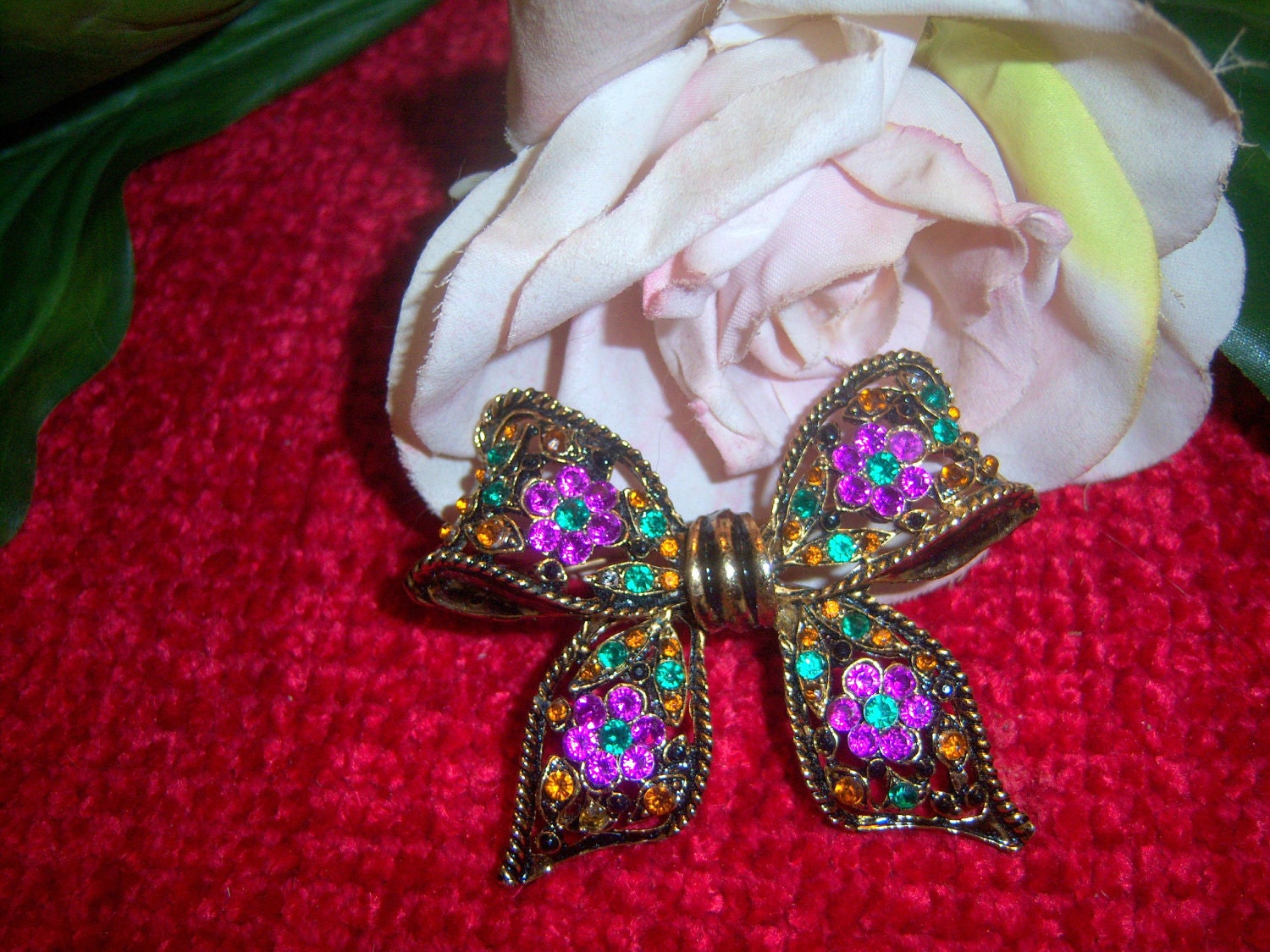 Large Gorgeous Chaton Bow Brooch