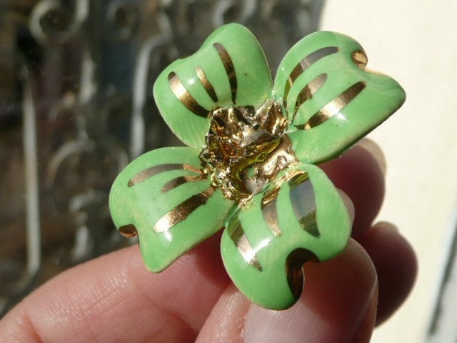 Lili adjustable ring - green and goldtone porcelain flower ring - eco friendly repurposed vintage