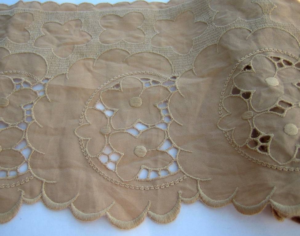 Stunning Wide Italian Vintage Scalloped Cotton Lace circa 1970s