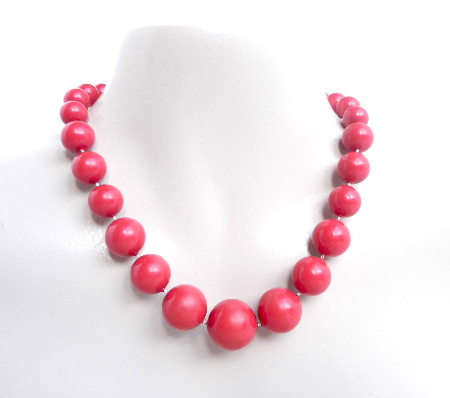 Retro Red Beaded Necklace - Chunky Bright Costume Jewelry / Graduated Cherries