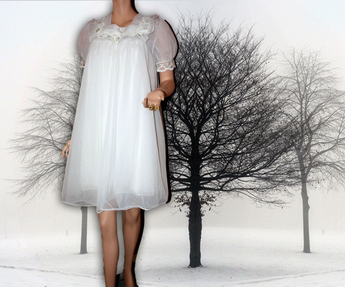 Vintage Peignoir Set Negligee Robe and Nightgown White S