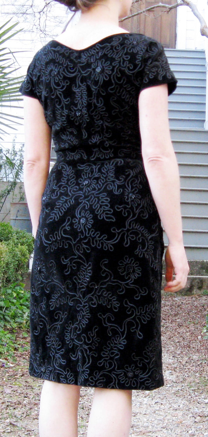 vintage 1950s dress / Black velvet Gorgeous 50s dress ornate Floral details with black beads