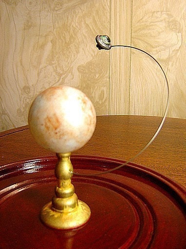 Planet and Alien Flying Saucer JIGGLE Diorama Table Top UFO Scene on Stand